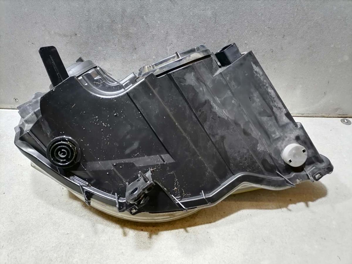 VW Polo 9N3 original Scheinwerfer vorn links Halogen oberhalb leicht vegilbt Bj.2005 VW Polo 9N3 original Scheinwerfer vorn links Halogen oberhalb leicht vegilbt Bj.2005